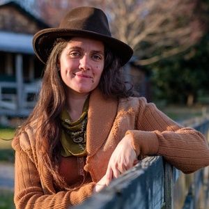 Meet your Posher, Lara